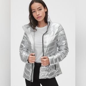 GAP ColdControl Lightweight Silver Metallic Puffer Jacket - Size Medium